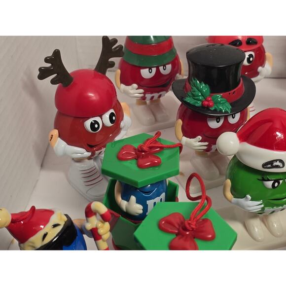 M&M'S Candy Figures. Christmas and Winter Multicolor LOT OF 29 Collectibles - Picture 4 of 13